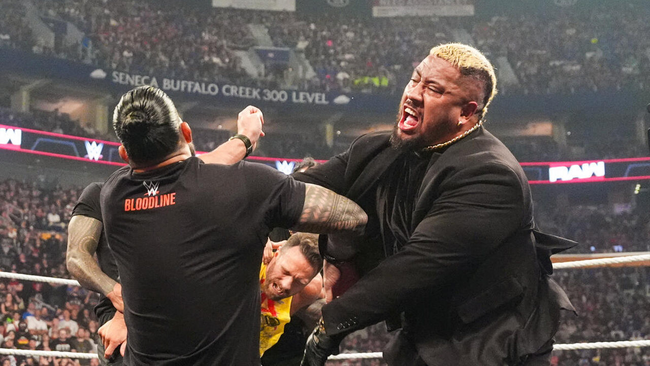 WWE Raw Roman Reigns Solo Sikoa