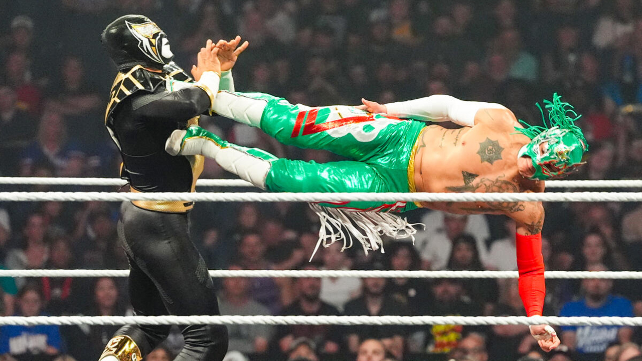 WWE Raw El Fiscal Rey Fenix