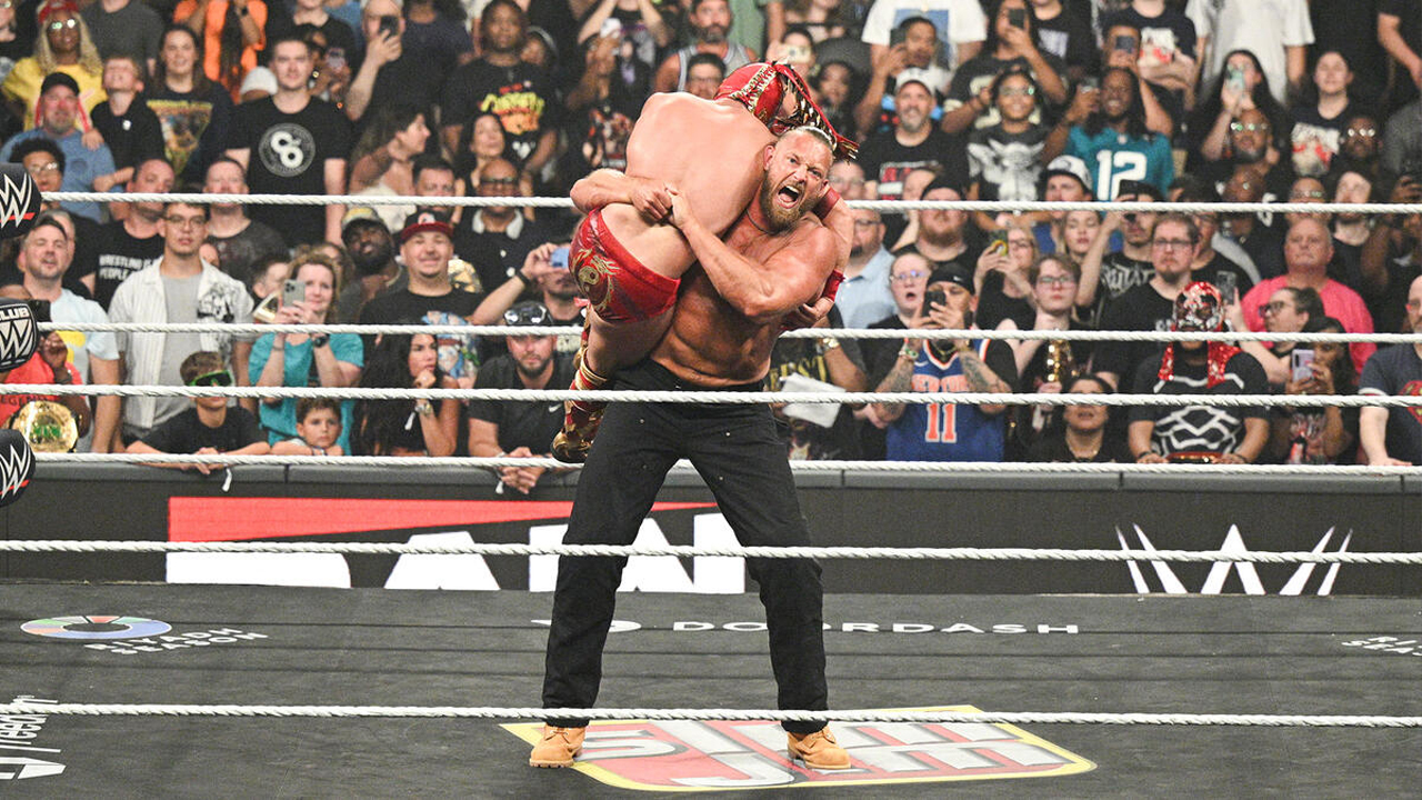 WWE Raw Big Cass Dragon Lee