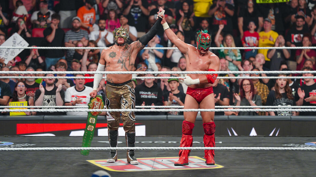 WWE Raw Rey Fenix Dragon Lee