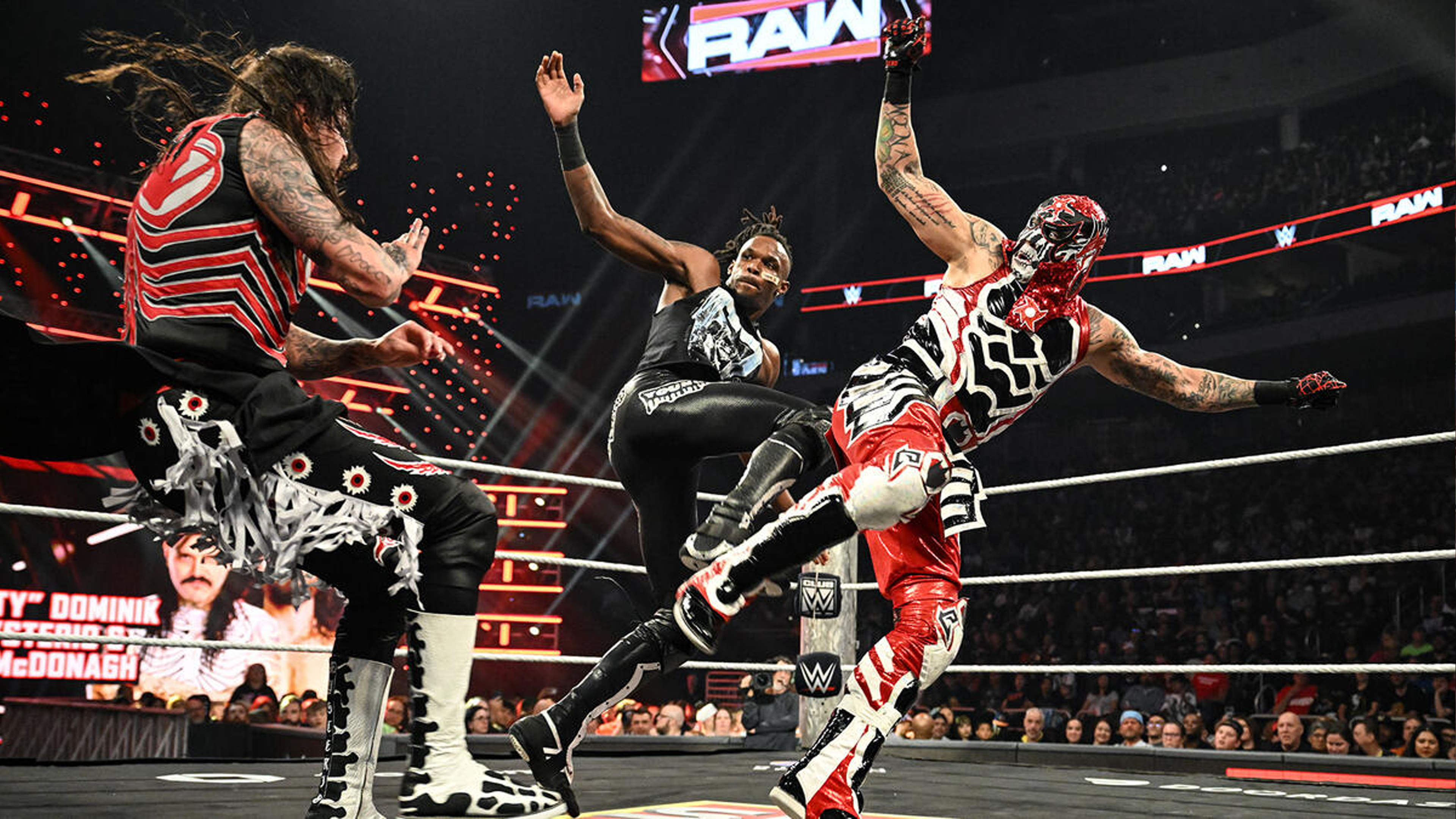 WWE Raw Dominik Mysterio Je'Von Evans Penta