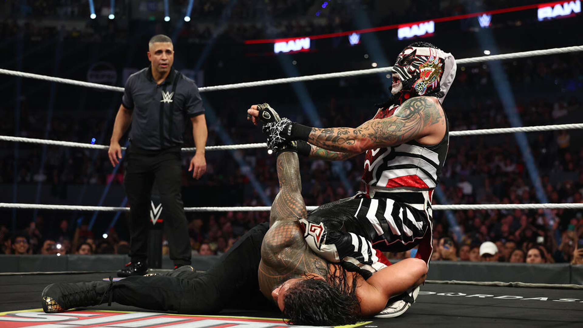 WWE Raw Roman Reigns Penta