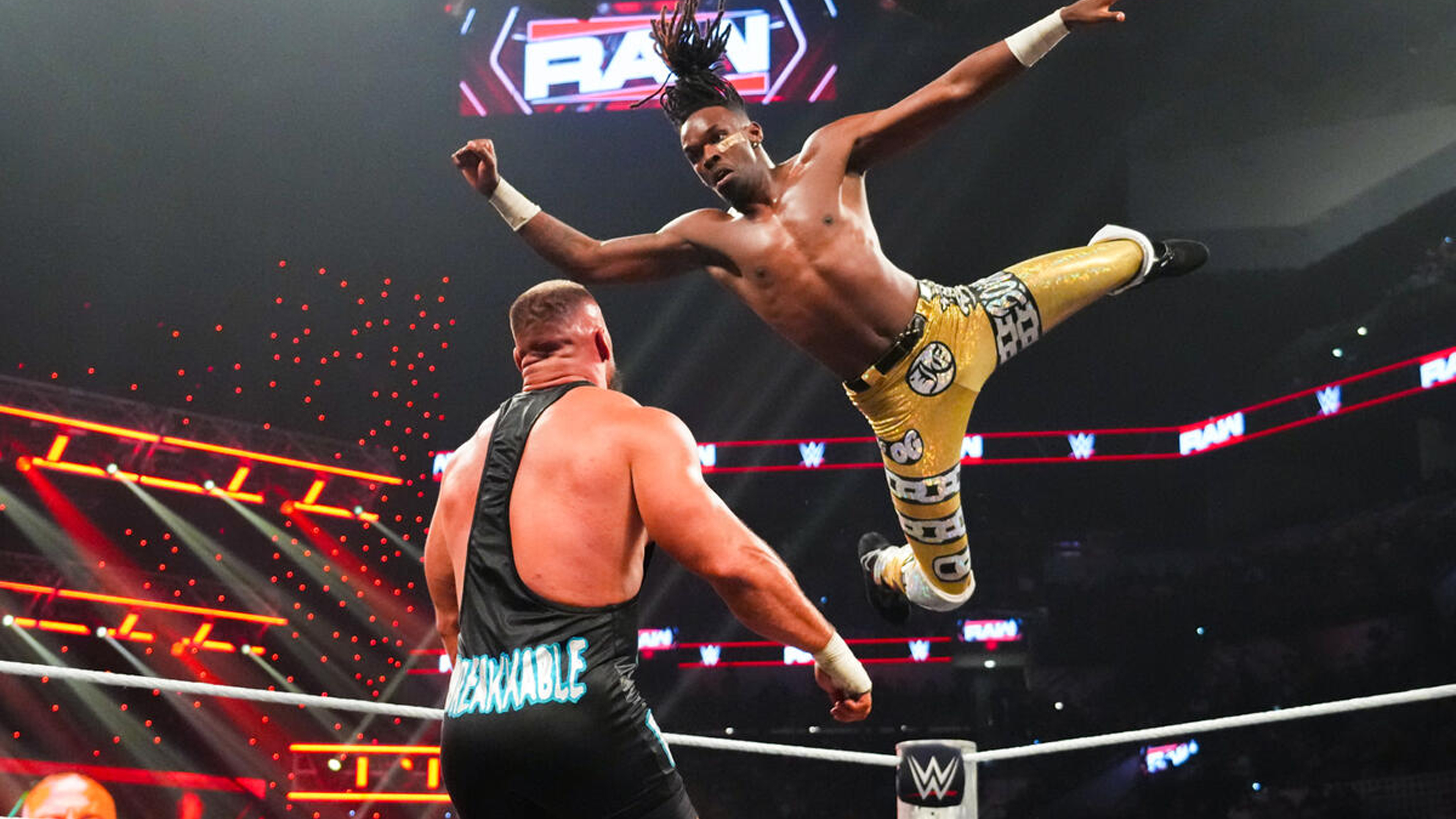 WWE Raw Bron Breakker Je'Von Evans