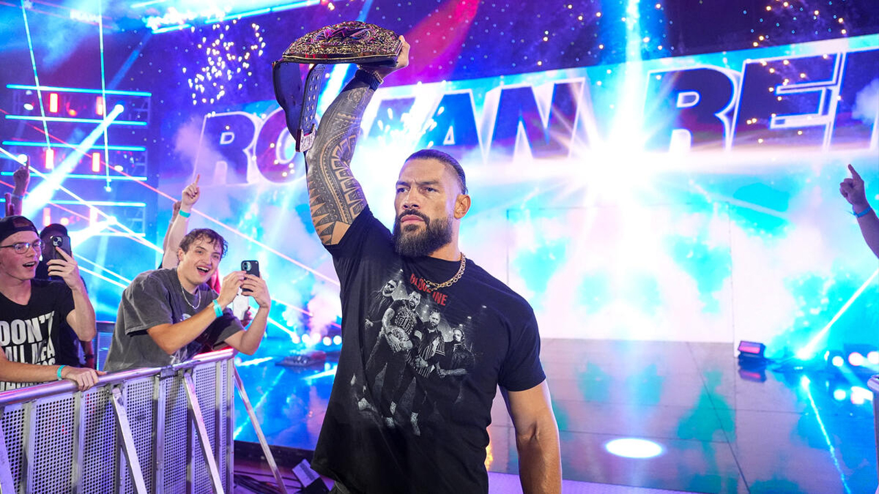 WWE Raw Roman Reigns