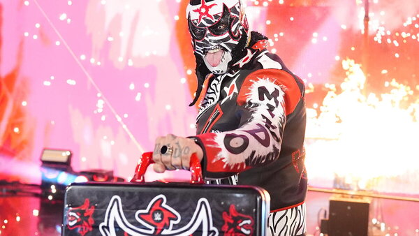 WWE Is Seriously Rethinking How It Books Mexican Wrestlers (WWE News)