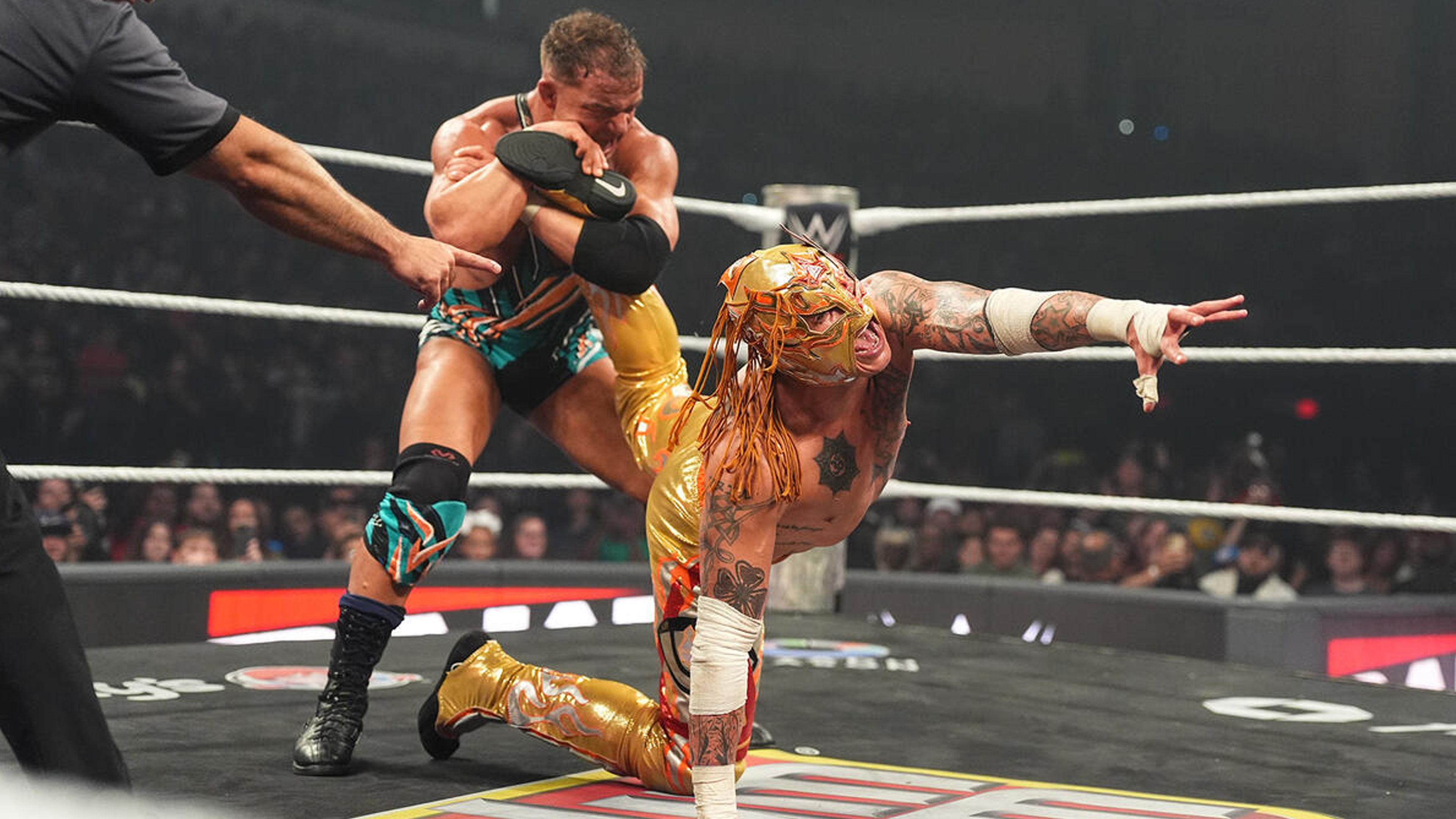 WWE Raw Chad Gable Rey Fenix